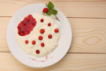 Rice milk porridge with wild strawberries