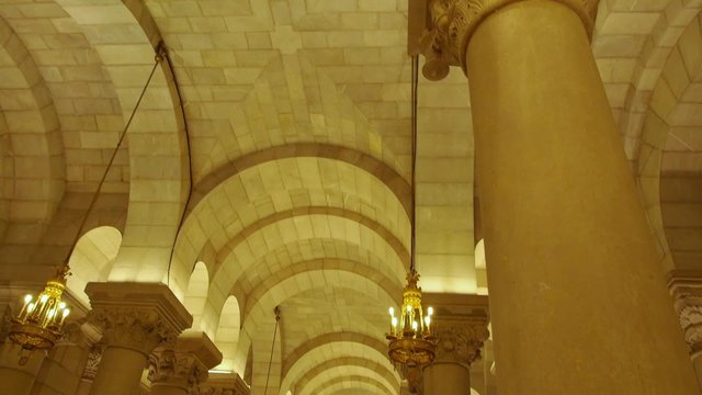 CAPILLA NEOGOTICO ARCOS COLUMNAS
