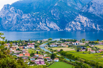 Fototapeta na wymiar Lago di Garda. view of the lake Garda . North Italy.