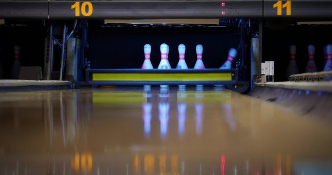 4K - Bowling Alley