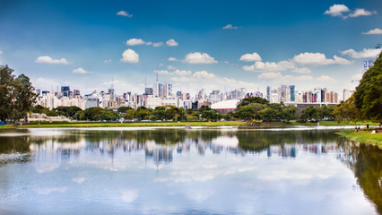 Fototapeta premium Sao Paulo skyline from Ibirapuera Park