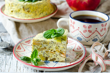 Cheesecake with poppy seeds and apples