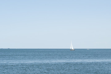 Żaglówka na morzu bałtyckim 