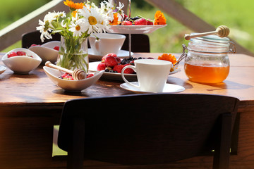 breakfast outdoor - coffee, honey, berries

