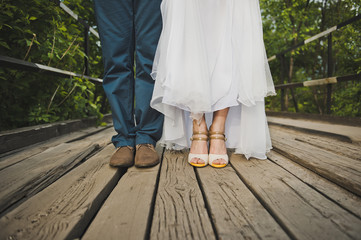 Feet of the newly-married couple on bridge boards 3080.