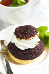 Chocolate profiteroles with krokantom.