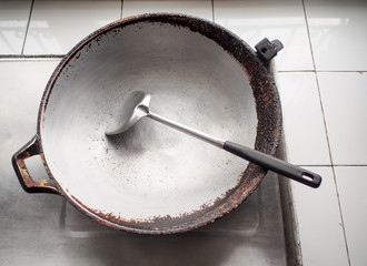 spade with frying pan