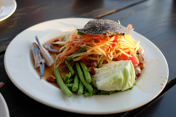 crab papaya salad Thai cuisine spicy delicious / papaya pok pok