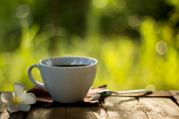 Obraz na płótnie Canvas coffee cup on green background