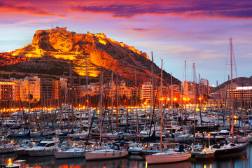 Naklejka premium port with yachts in during sunset. Alicante
