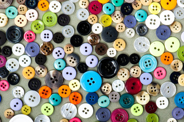 カラフルなボタンを並べた写真