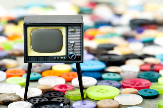 かわいいボタンに囲まれたブラウン管テレビ Stock 写真 Adobe Stock