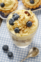Cupcakes with vanilla cream and blueberries
