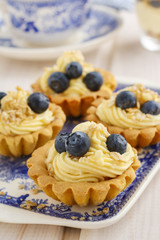 Cupcakes with vanilla cream and blueberries