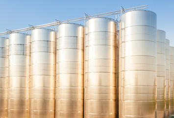 Stainless steel tanks for wine