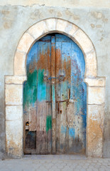 Fototapeta na wymiar Tunisia, Kairouan, a door of a old house of the Medina