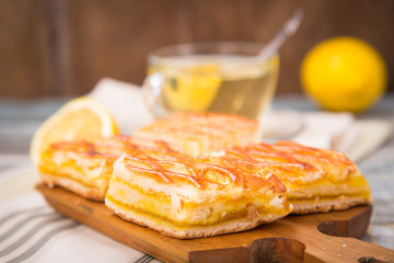 lemon pie with tea