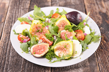 salad with vegetable and fig