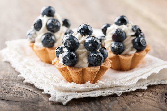 Cupcakes with blueberries