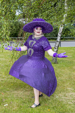 Crazy! Elegante Dame!