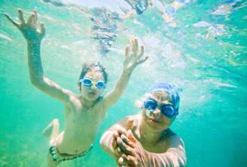 Fototapeta na wymiar kids sea underwater