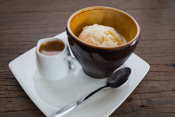 Vanilla ice cream with chocolate