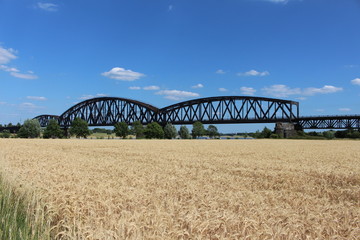 Fototapeta na wymiar Haus-Knipp-Eisenbahnbrücke