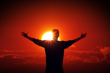 Obraz na płótnie Canvas Man facing the sun finding power source