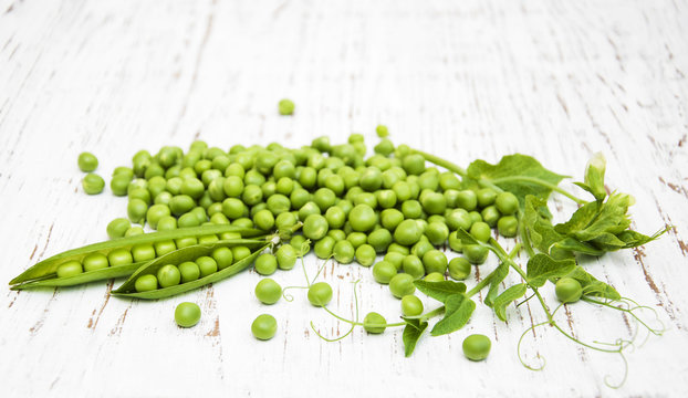 green peas with leaf and flower