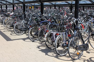 Fototapeta na wymiar Fahrradständer in den Niederlanden