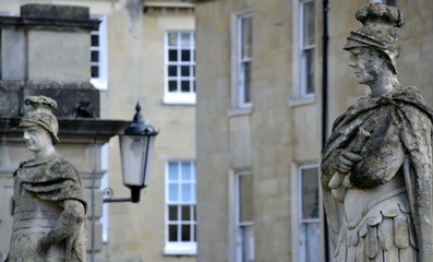 Obraz premium Old statues from Bath and background 