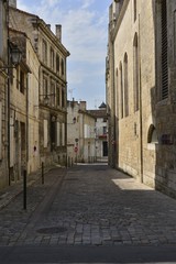 L'une des rues très anciennes du centre historique d'Angoulême