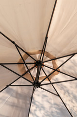 Sonnenschirm im Garten