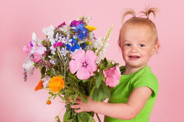 Obraz na płótnie Canvas Toddler girl with flowers