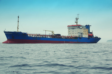 Oil tanker