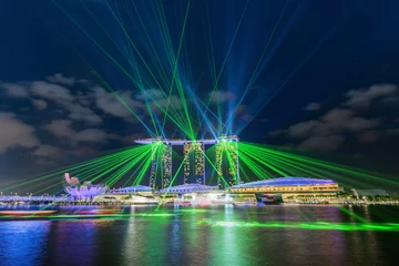 Deurstickers SINGAPORE, SINGAPORE - JAN 29, 2015: Marina Bay Sands hotel at night on June 29, 2015 in Singapore. Wonderful laser show, the largest light and water spectacle in Southeast Asia © panatfoto