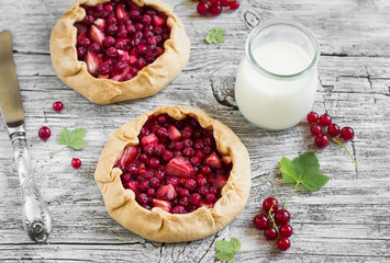 berry pie on a light wooden background