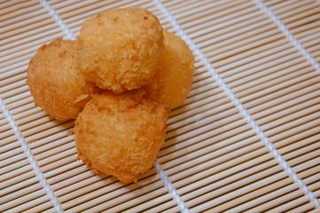 Cheese puffs on Makisu
