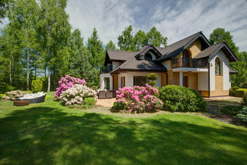 Detached house with beauty garden