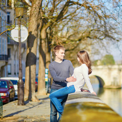 Fototapeta premium Young loving couple in Paris