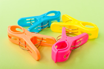 カラフルな洗濯バサミ