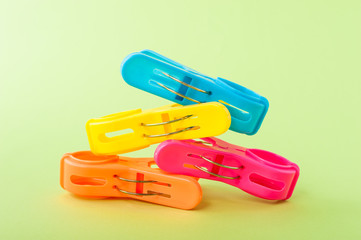カラフルな洗濯バサミ