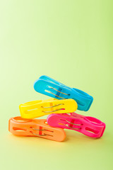カラフルな洗濯バサミ