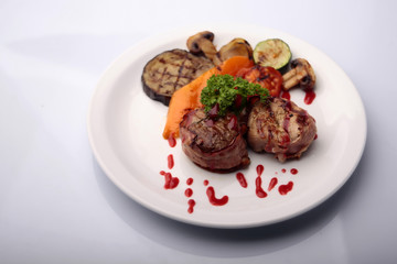 Grilled tenderloin with vegetables