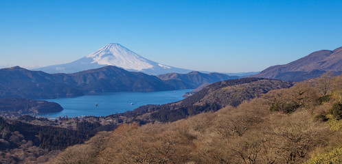 Naklejka premium Mountain Fuji and lake ashi in autumn season