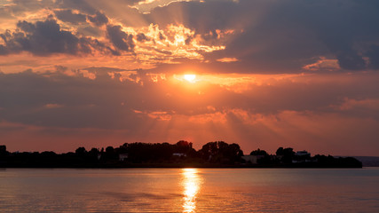 Naklejka premium Summer Sunrise With Beautiful Cloudy Sky Over Calm Lake Water