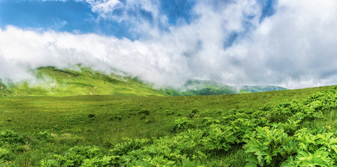Naklejka premium Облака на холме