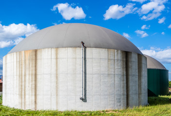 Fototapeta na wymiar Silo einer Biogasanlage