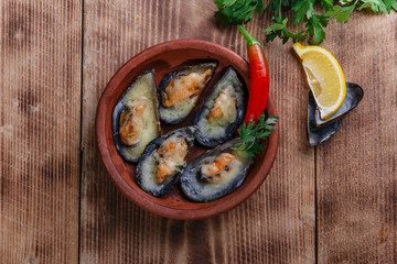 Mussels baked with cheese and lemon