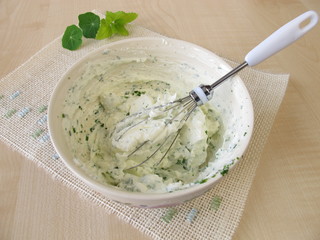 Selbst gemachter Kräuterquark